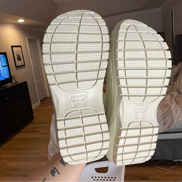 BNIB Crocs Mega Crush Sandal Tik Tok Sandals size 8 Bone NWT - Picture 7 of 16
